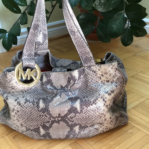 Michael Kors Handbags - Michaels Kors leather bag
